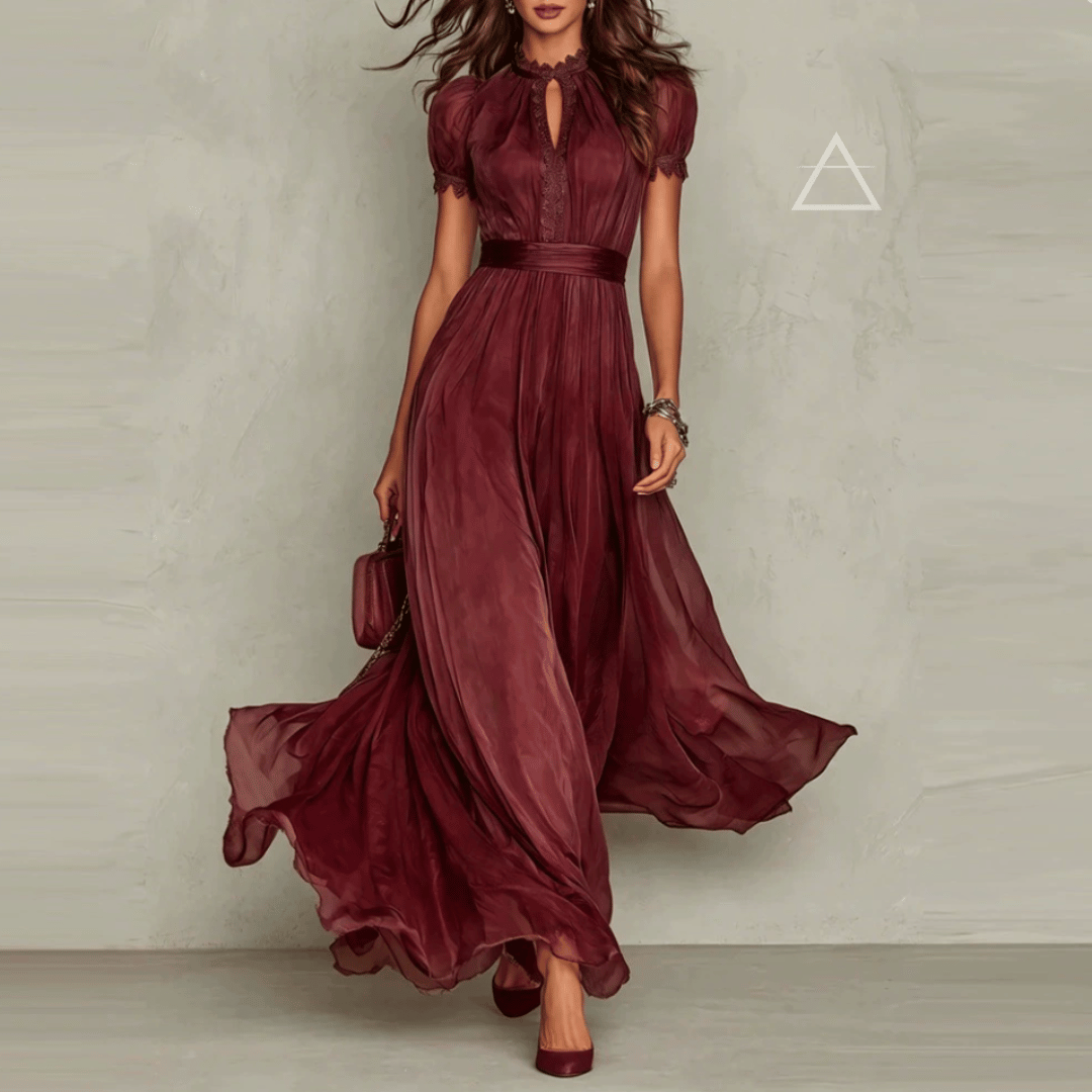 Robe longue Isaline en rouge bordeaux portée de face.