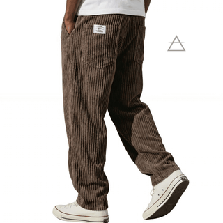 Pantalon Jules pour homme en velours côtelé marron, à coupe ample et taille élastiquée avec cordon de serrage.⠋